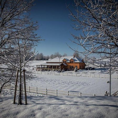 Hotel Horse Riding - Jezdecky Areal Tršice Exteriör bild