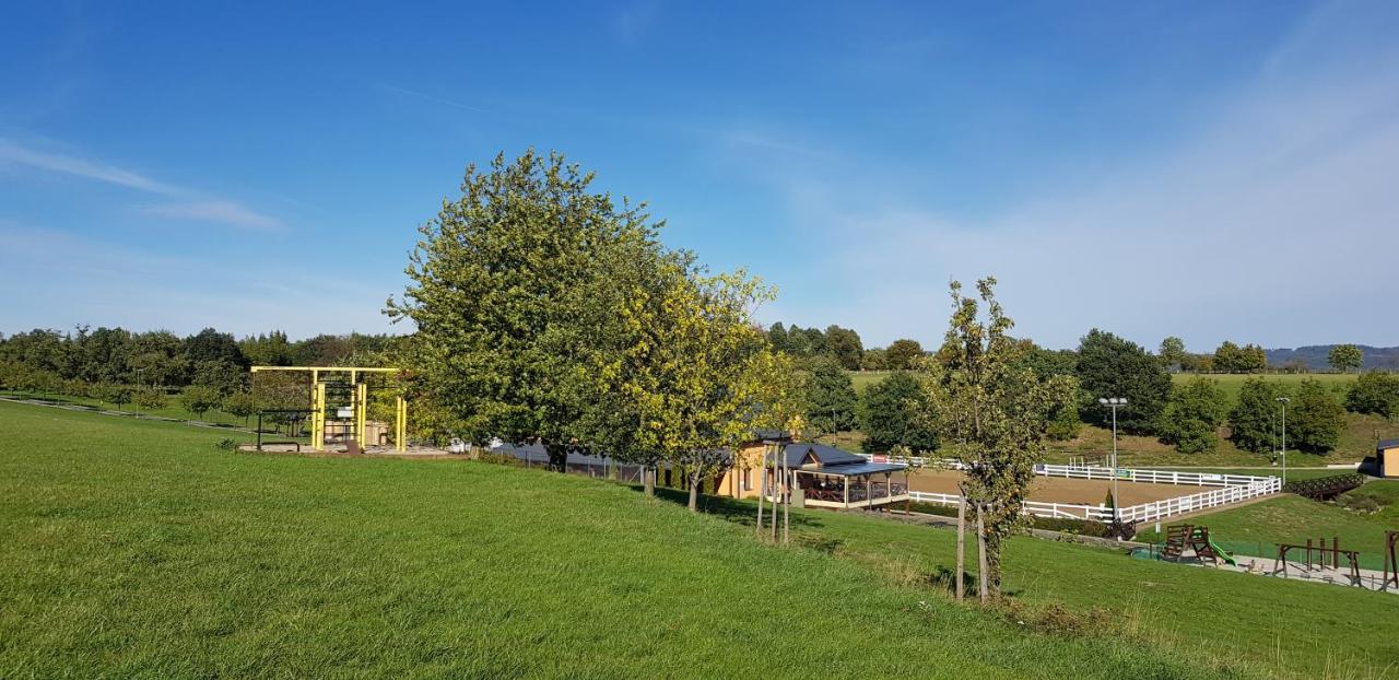 Hotel Horse Riding - Jezdecky Areal Tršice Exteriör bild