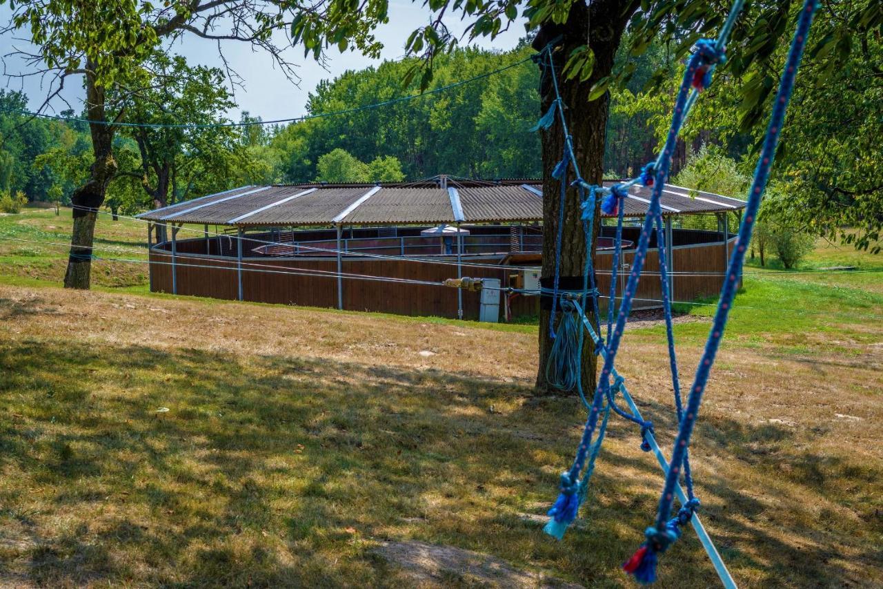 Hotel Horse Riding - Jezdecky Areal Tršice Exteriör bild