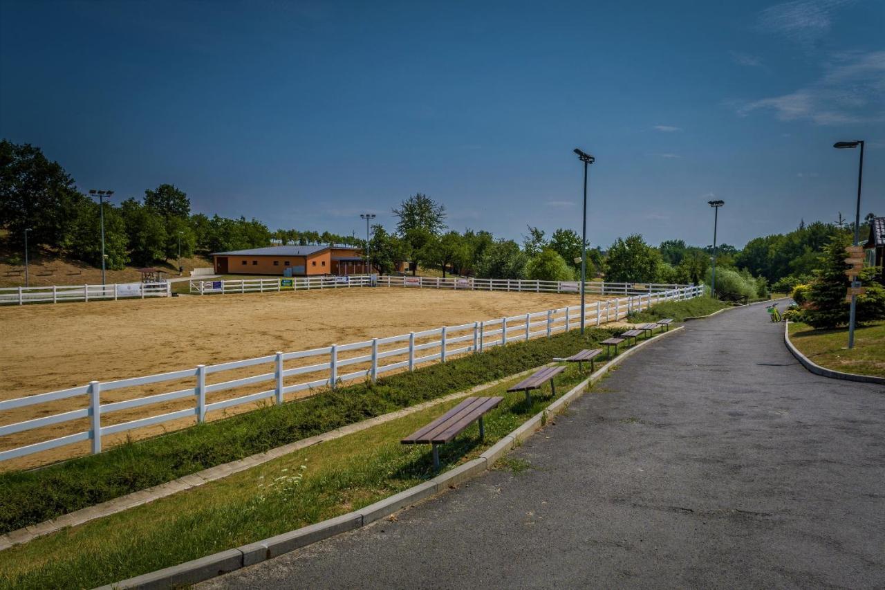 Hotel Horse Riding - Jezdecky Areal Tršice Exteriör bild